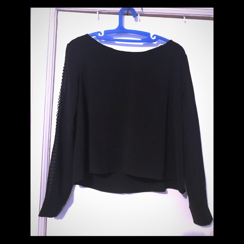 ASTR TOP WITH OPEN SIDE SLEEVES